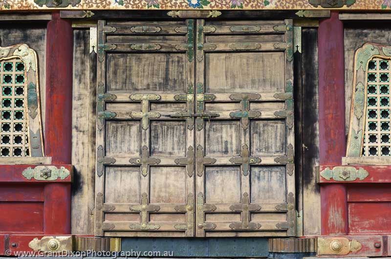 image of Toshu-gu shrine door