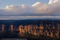AUSTRALIA, NSW, Katoomba, Blue Mountains National Park. Sandstone cliffs above upper Grose valley, from Anvil Rock, Greater Blue Mountains World Heritage Area, sunset.