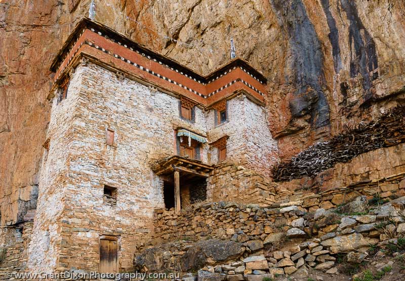 image of Tsakang cliff monastery 3