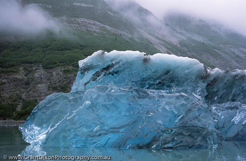 image of Glacier Bay iceberg blue 2
