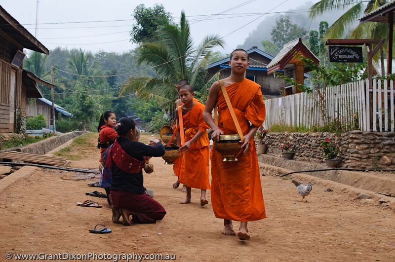 image of Muang Ngoi Neua monks